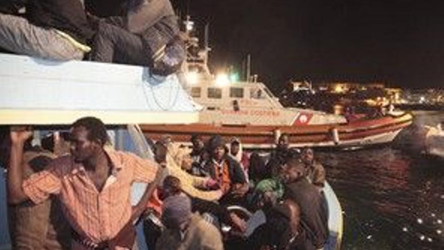 La Fiscalía de Cataluña catalogará como adultos a los menores inmigrantes que se nieguen a pasar pruebas