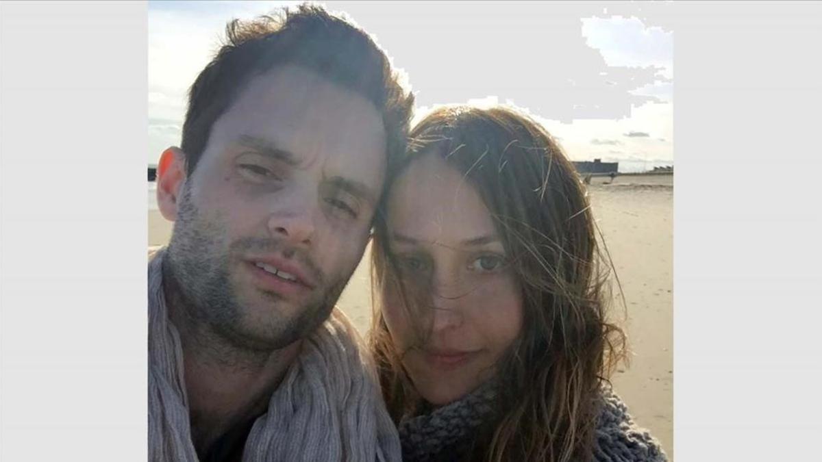 Domino Kirke y Penn Badgley, padres de su primer hijo en común