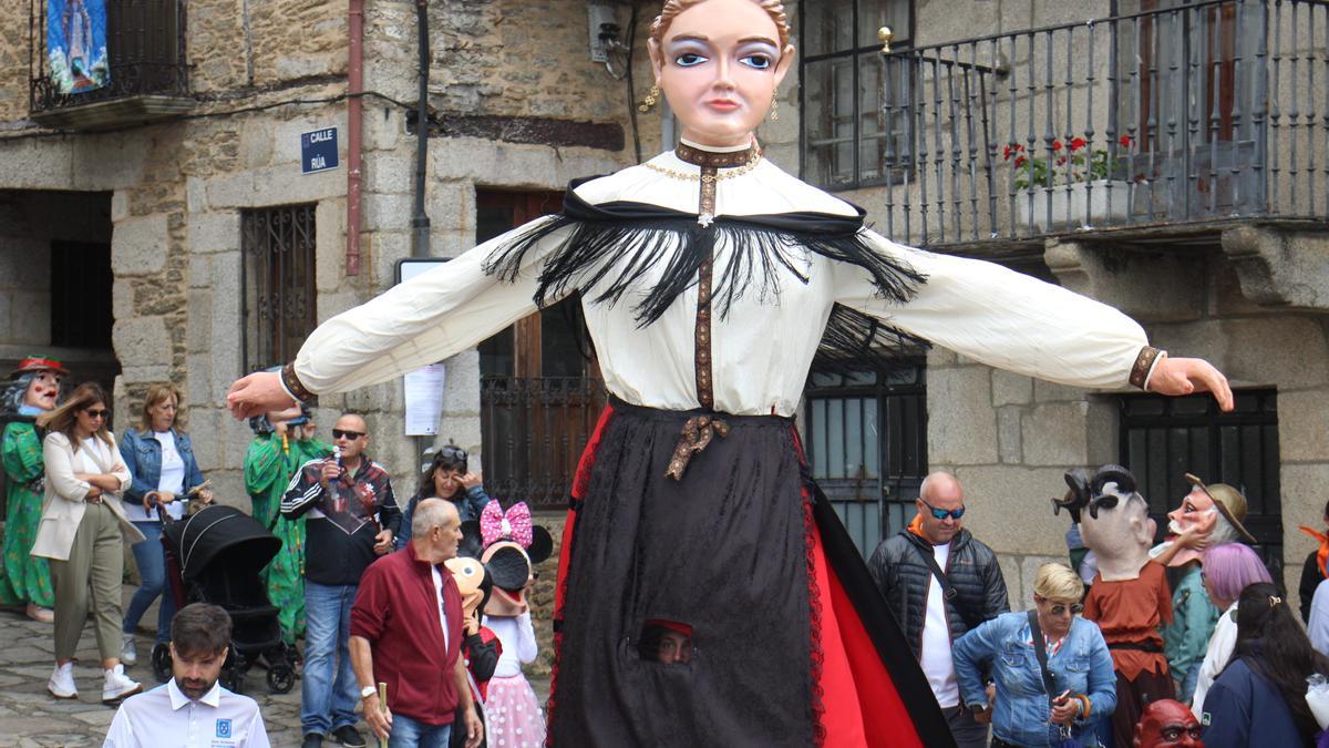 GALERÍA | Desfile de gigantes en Puebla de Sanabria