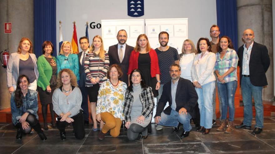 Foto de familia del acto de presentación de los proyectos seleccionados.