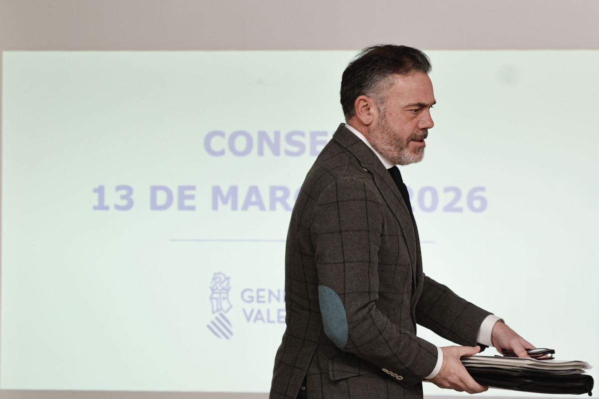 El vicepresidente segundo y conseller de Presidencia, José Díez, informa de los asuntos tratados en el Pleno del Consell.