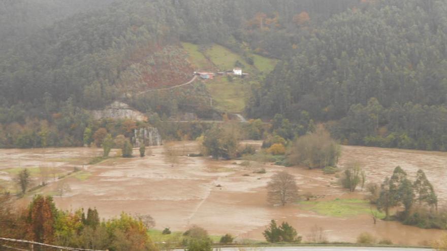 Un cambio legal pone en jaque fincas, casas y polígonos en zonas inundables de Asturias en el entorno de los ríos