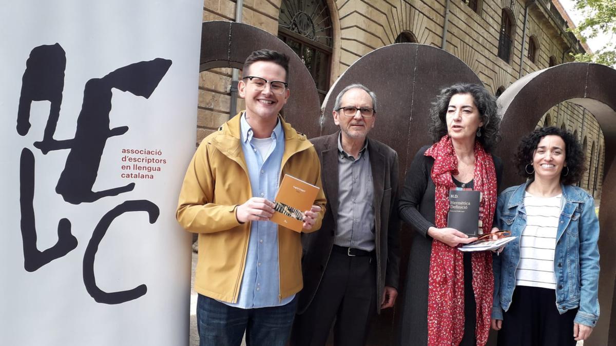 Sebastià Portell (president AELC), Pere Gomila (vicepresident de l’AELC), Odile Arqué (traductora i guanyadora del Premi Rafel Jaume) i Maria Muntaner (editora)