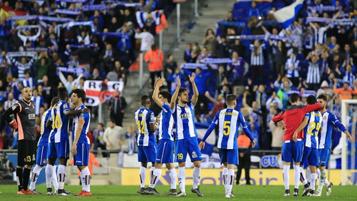 El Espanyol celebra el empate en el derbi contra el Barcelona