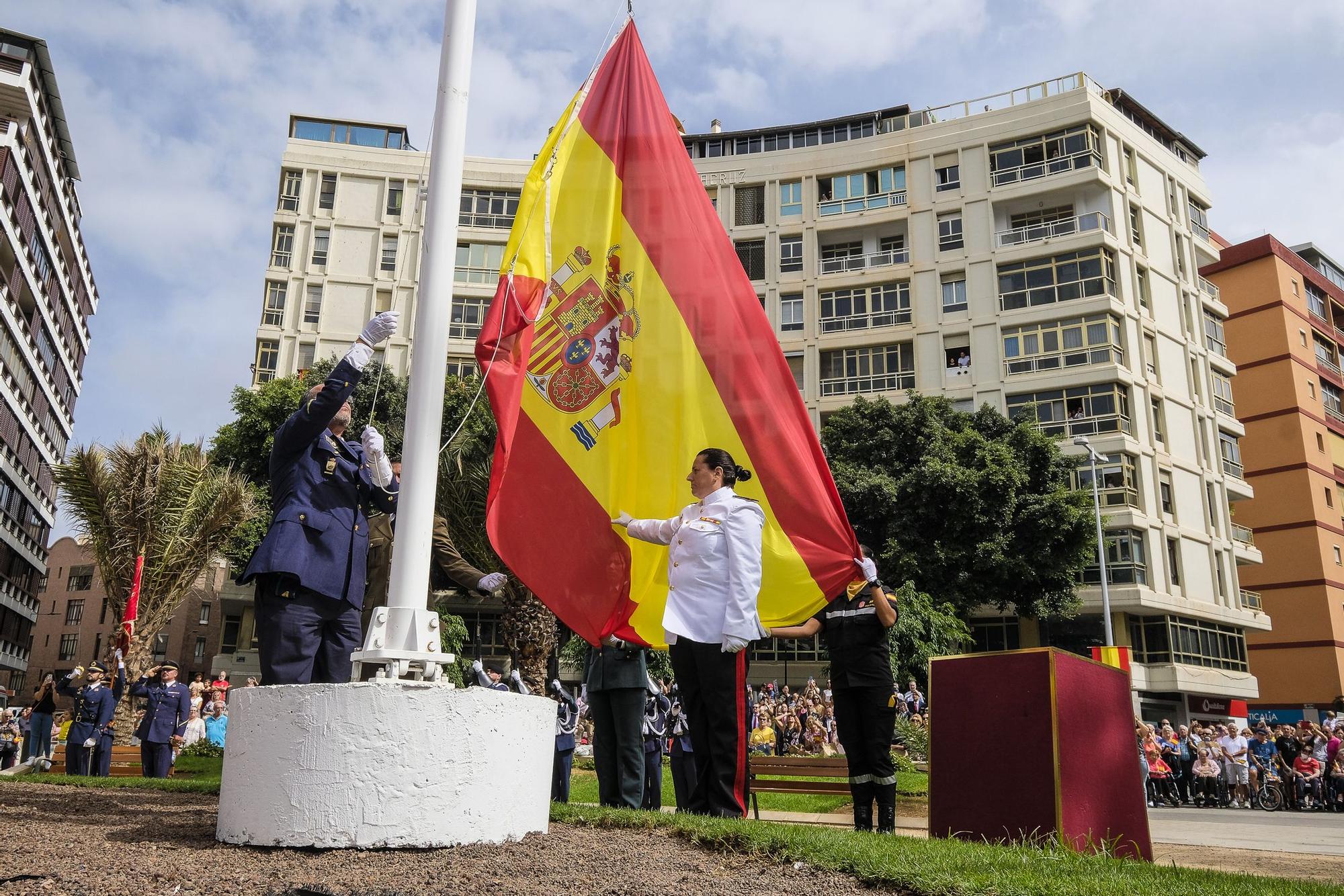 Izado de bandera por el 12 de octubre en Las Palmas de Gran Canaria