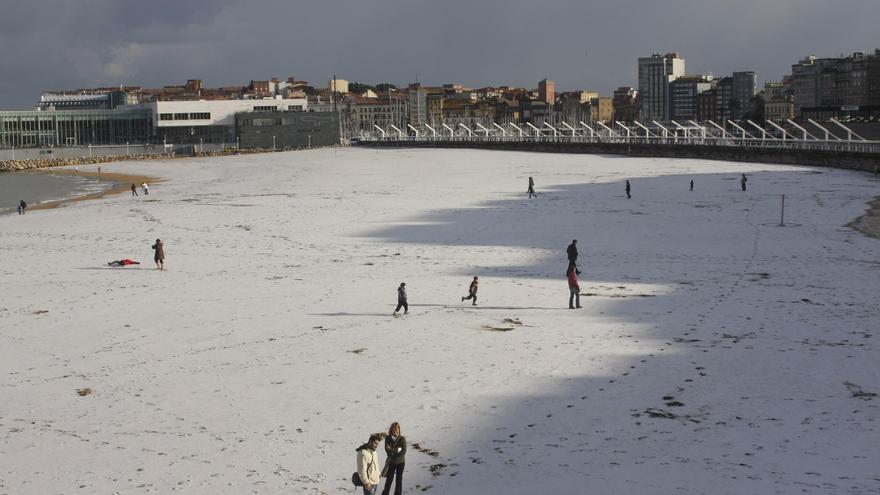 El temporal que amenaza con cubrir de blanco media Asturias, explicado por el delegado de la Aemet en la región: "Es el día de Reyes para el que se espera mayor cantidad de nieve"