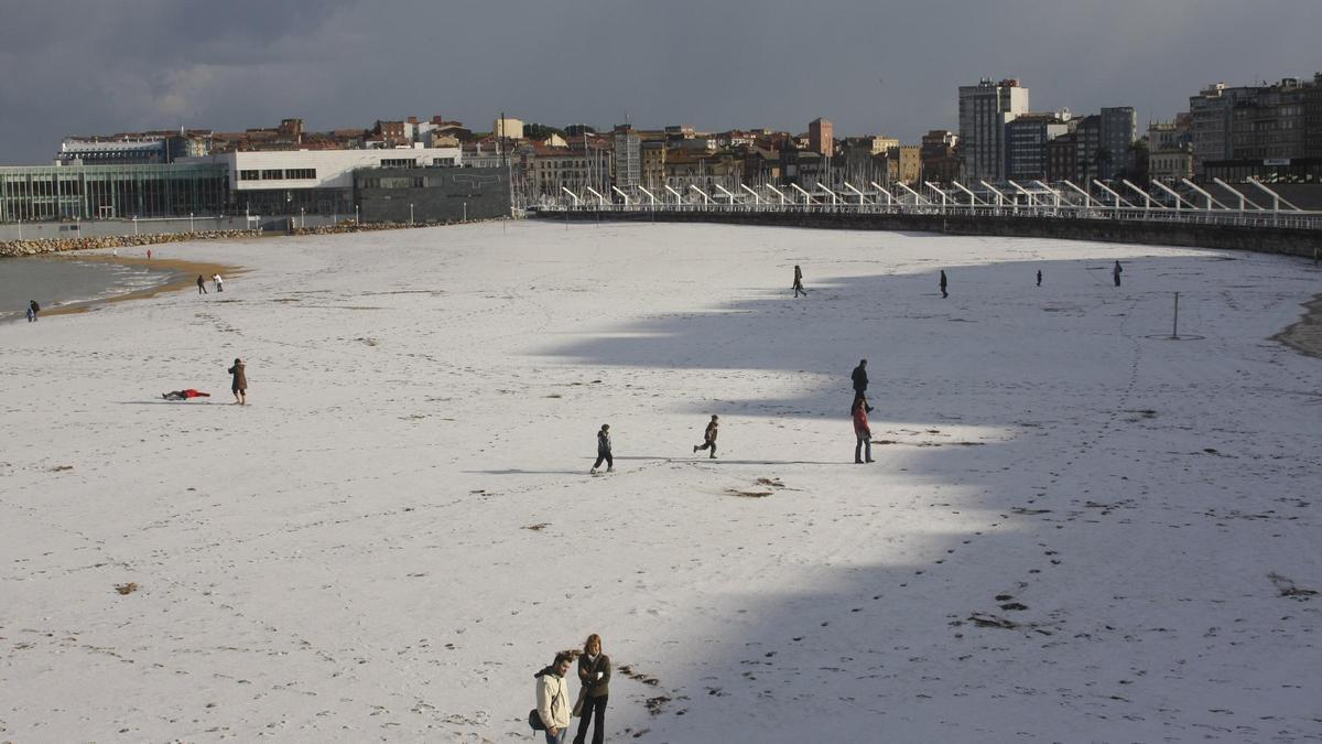 El temporal que amenaza con cubrir de blanco media Asturias, explicado por el delegado de la Aemet en la región: "Es el día de Reyes para el que se espera mayor cantidad de nieve"