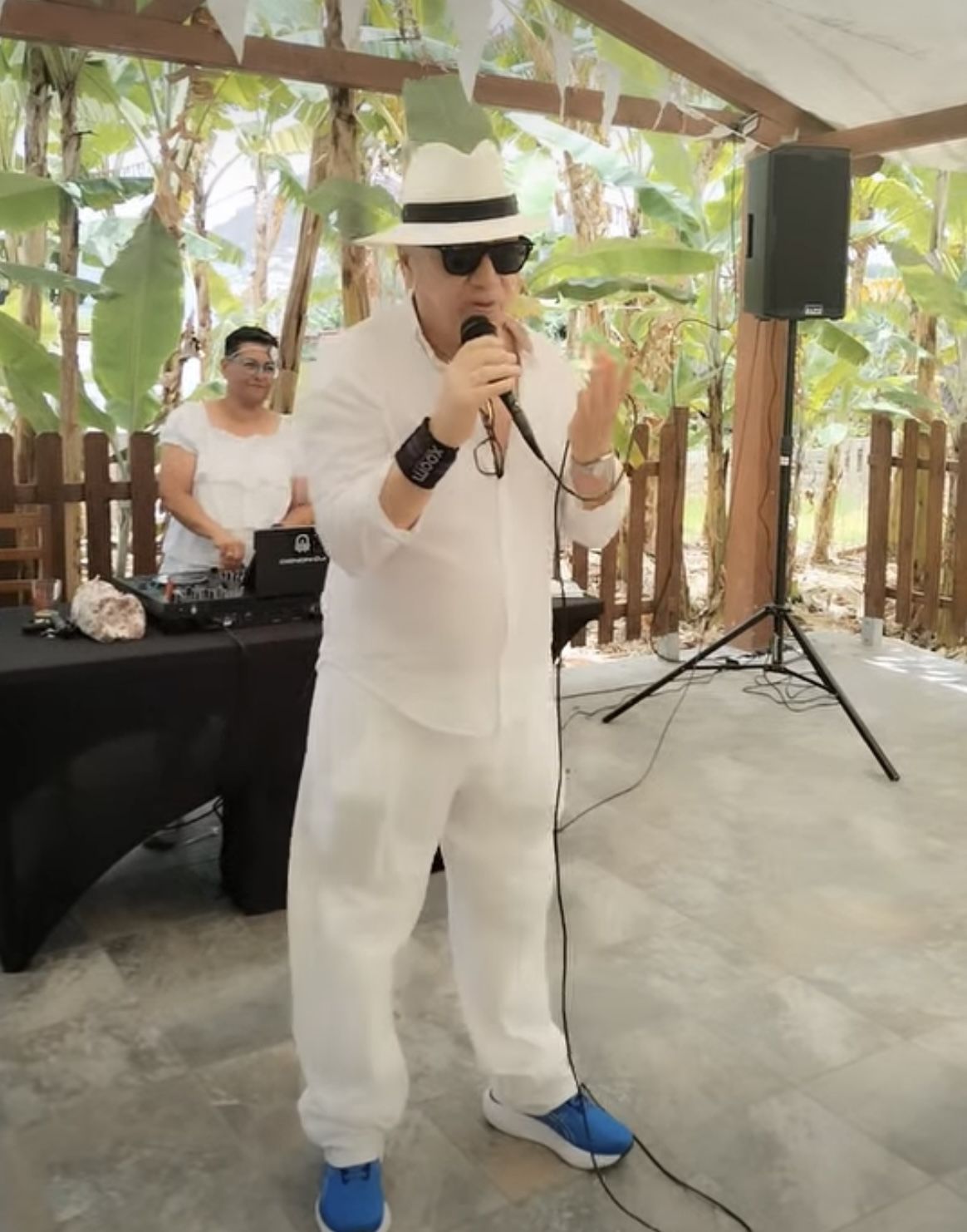 Fiesta Blanca: 15 aniversario de los amigos de La Cacatúa, Saxo, Can, Wilson, El Coto y Whisky club