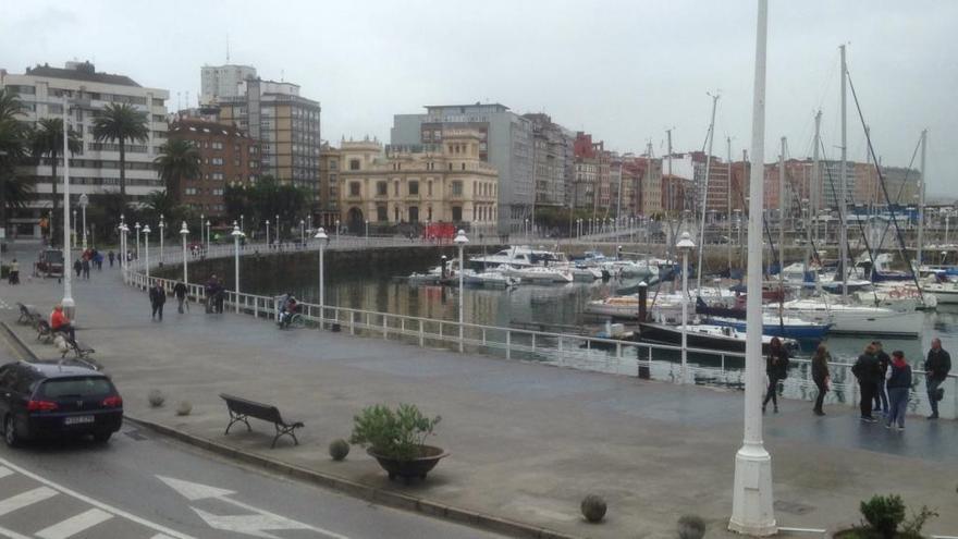 El aspecto de los Jardines de la Reina, en Gijón, esta mañana.