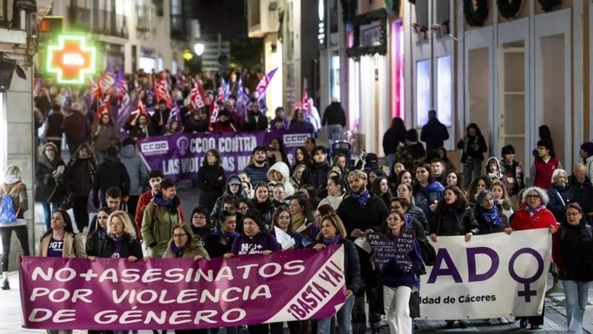 Manifestación contra la violencia de género, en Cáceres.