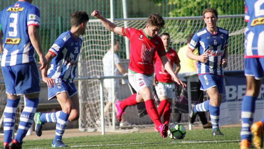 El estradense Arturo, en un partido disputado en el Municipal.