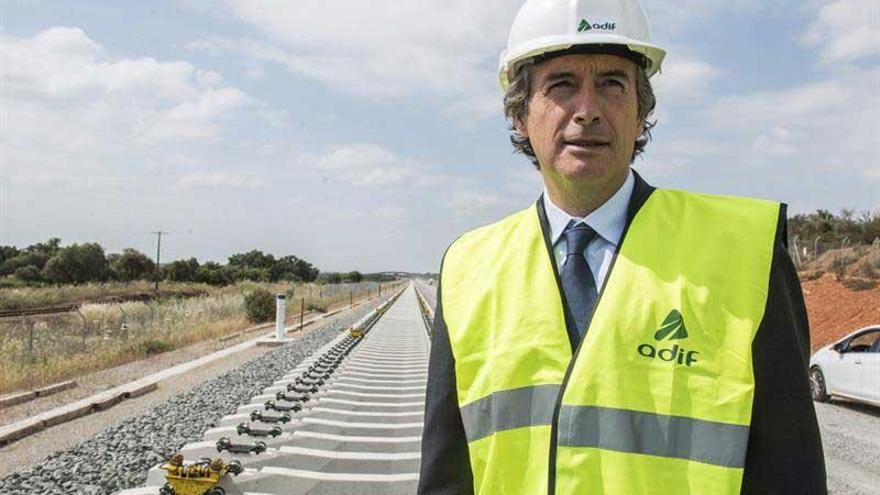 La obligación de servicio público del transporte aéreo desde Extremadura será realidad antes de final de año