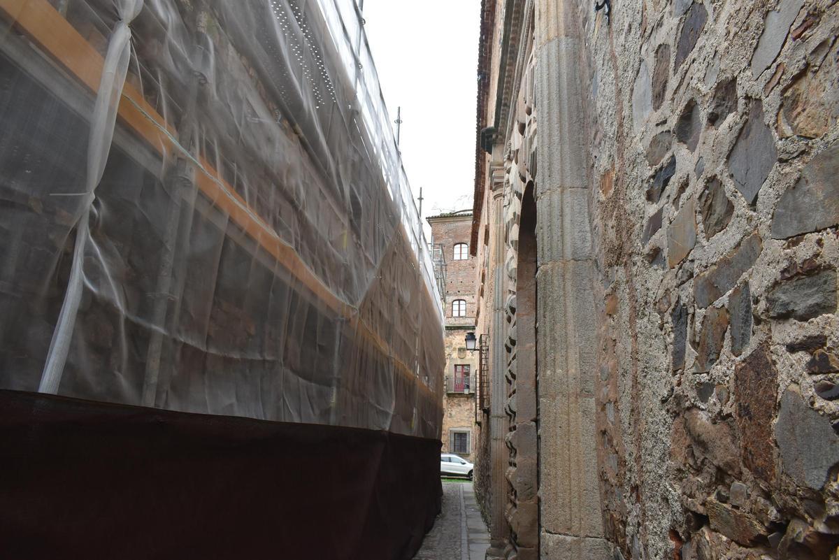 Fotogalería | Los andamios de la reforma de la muralla, en la Torre de Bujaco