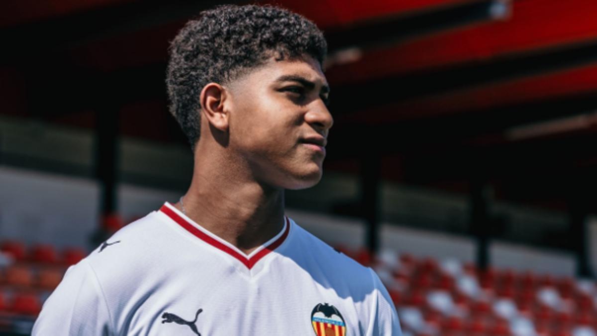 Venezuela llama a un jovencísimo canterano del Valencia CF p
