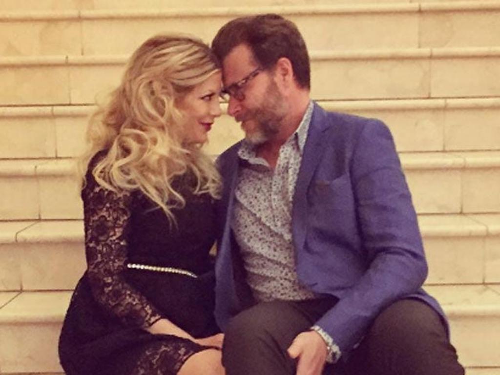 Tori Spelling y Dean McDermott celebran su décimo aniversario con el mismo tatuaje