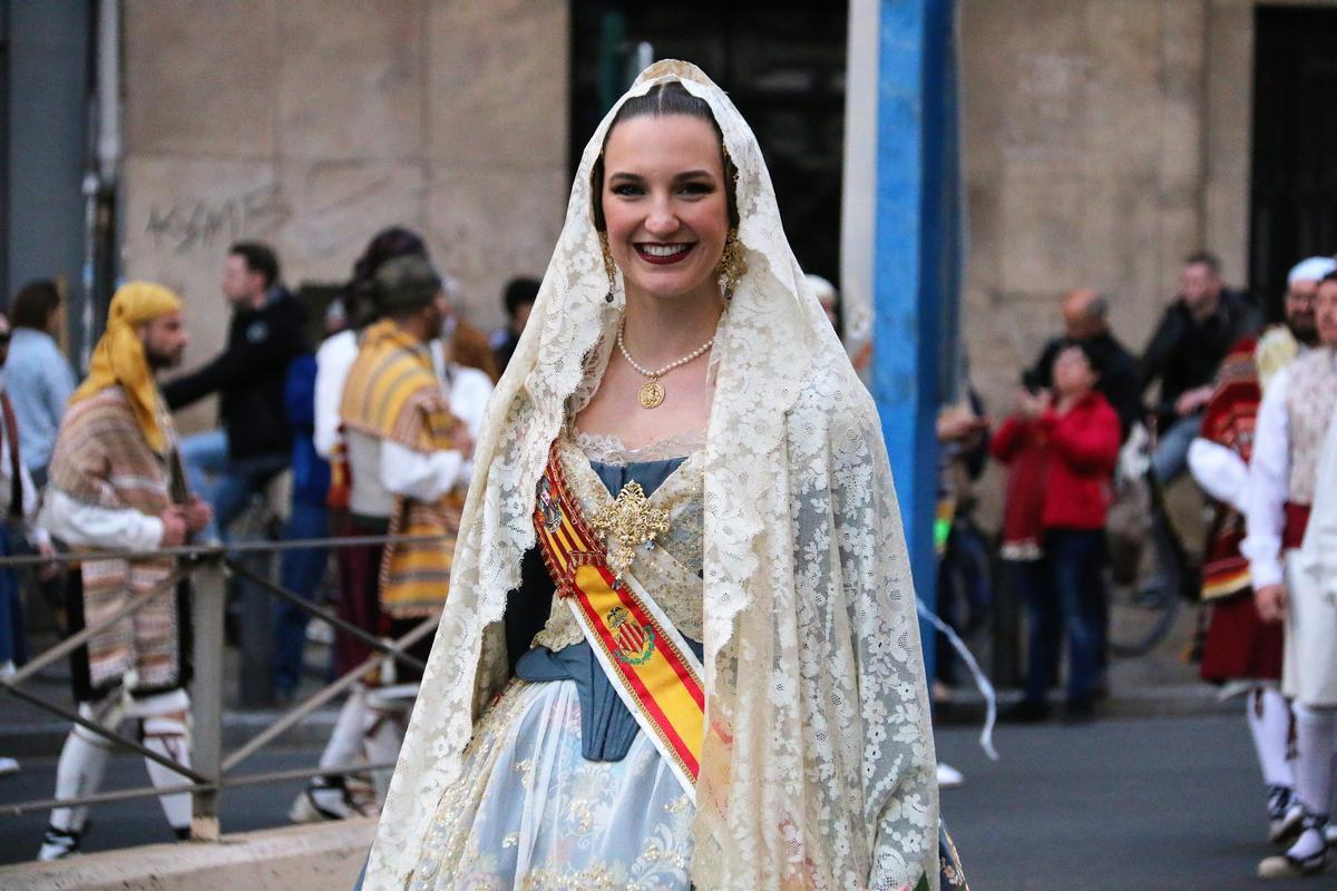 Lucia Santarrufina, ejerciendo de fallera mayor en la Ofrenda