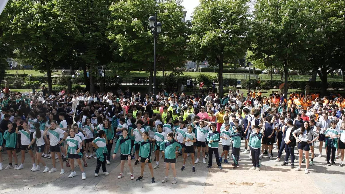 El día de la Educación Física en la calle bate récords en Asturias: 4.000 alumnos participan en una iniciativa que surgió en el Principado