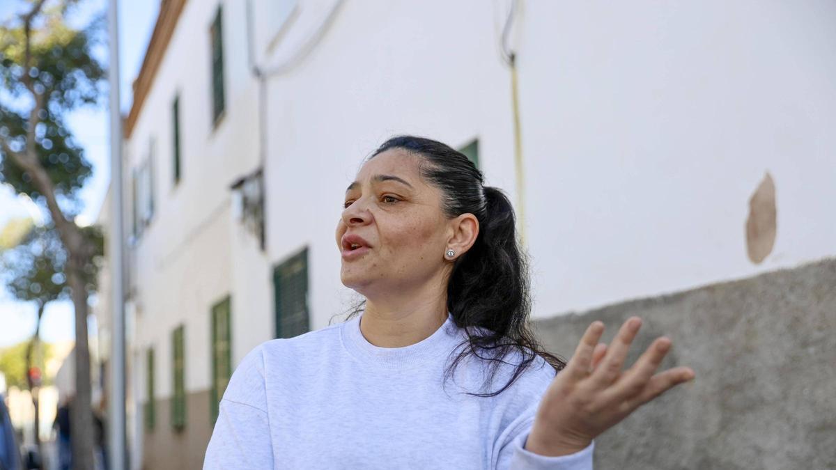 Inés, una de las residentes en el edificio que vive amenazada de desahucio.