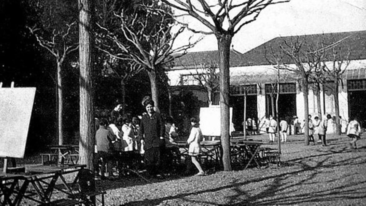 Las clases al aire libre eran comunes en los primeros años del centro.