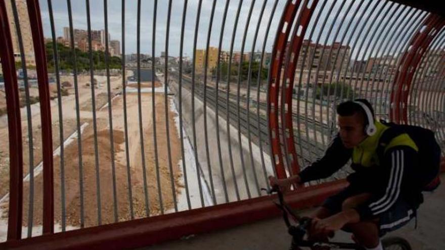 Imagen de las obras desde el Puente Rojo, que se prevé desmantelar.