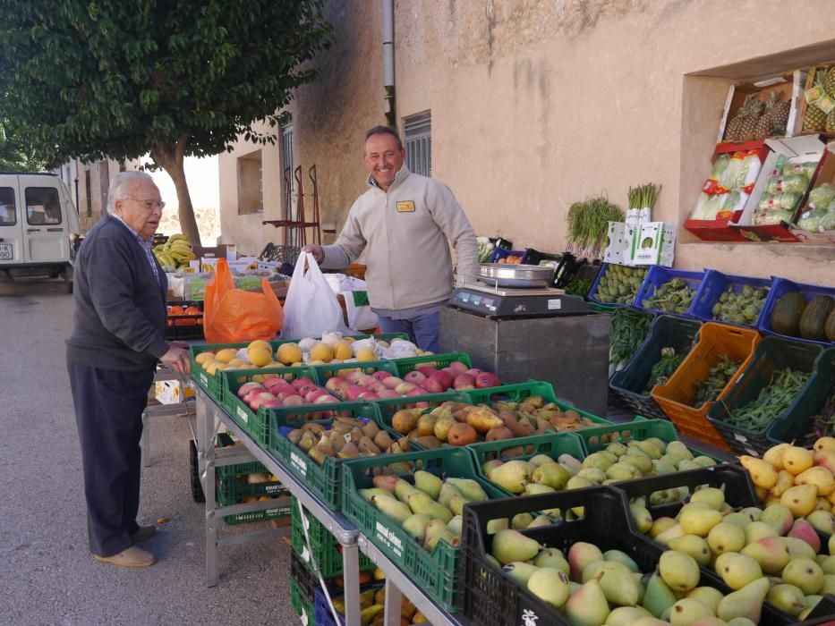 Los habitantes se surten de ocasionales mercados ambulantes.