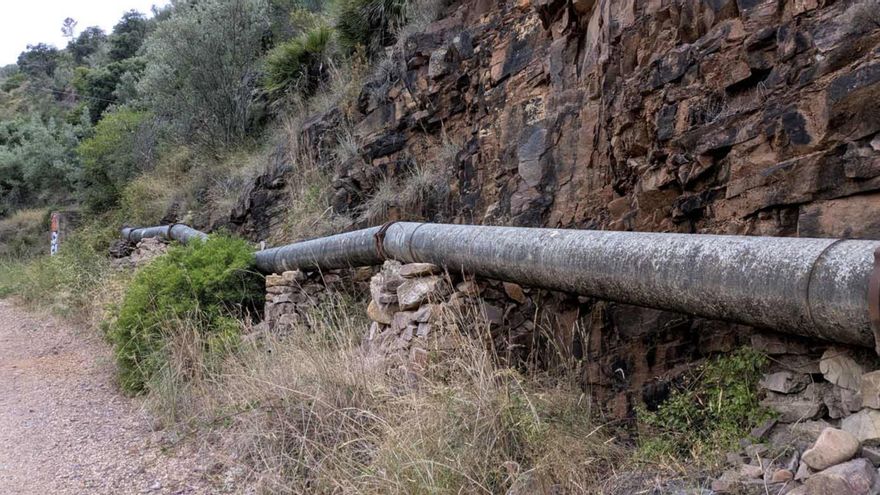 Vecinos de Artana advierten del «grave riesgo» de una tubería de fibrocemento abandonada