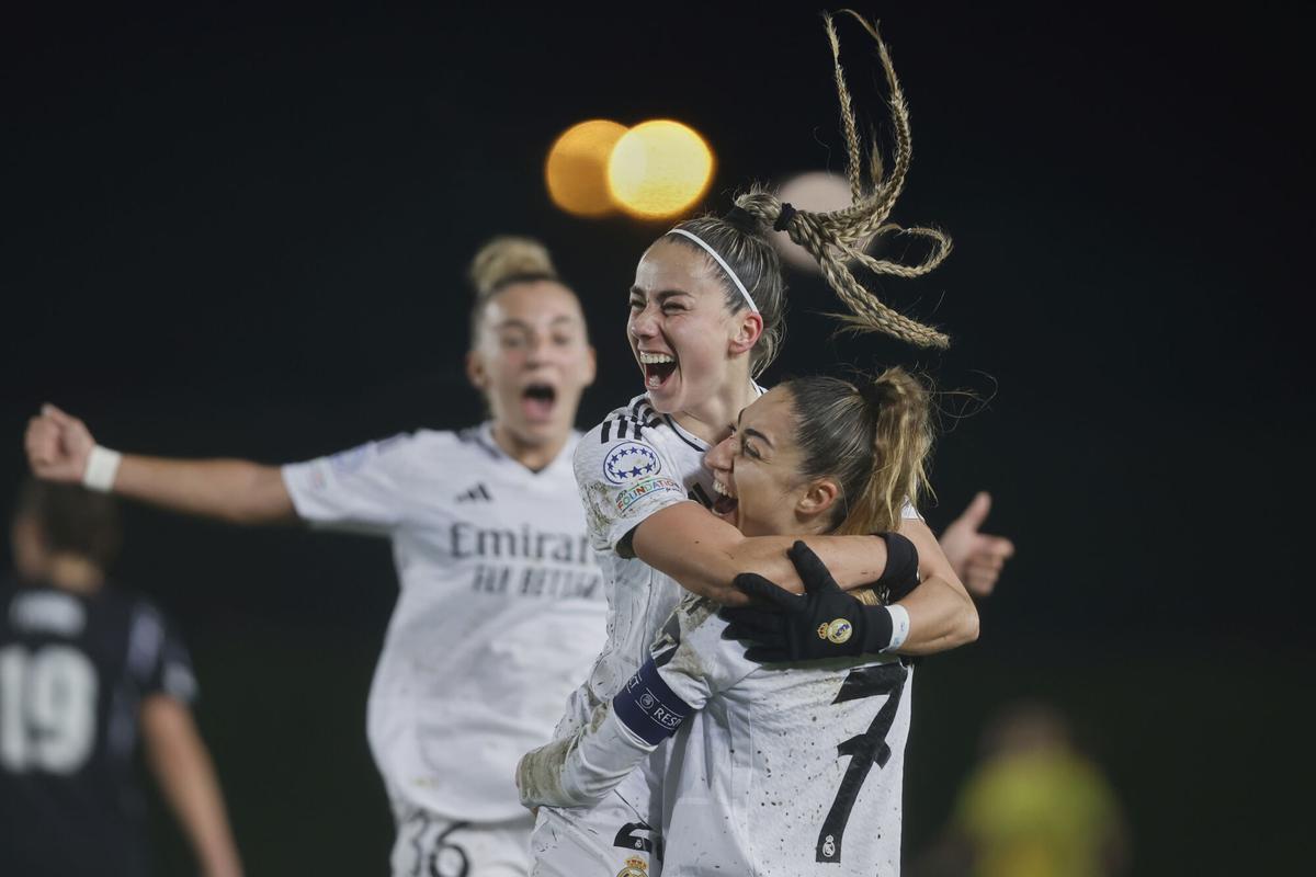 Athenea del Castillo, jugadora del Real Madrid, celebra el 2-0 ante el Arsenal.