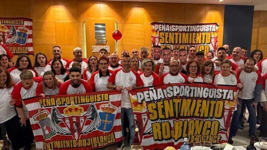 Un momento de la cena navideña de la peña Sentimiento Rojiblanco. | X. R.