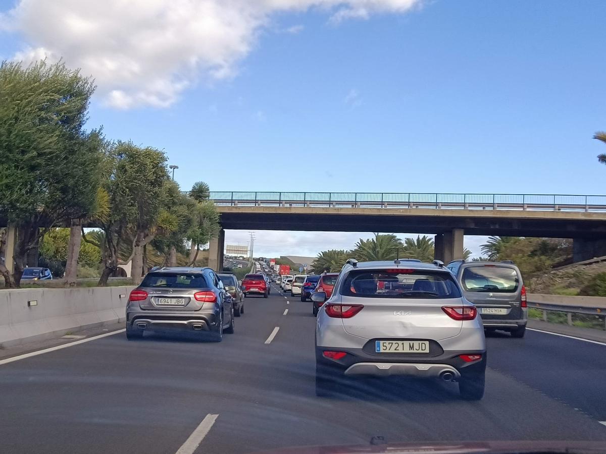 Así deben actuar los coductores durante un atasco