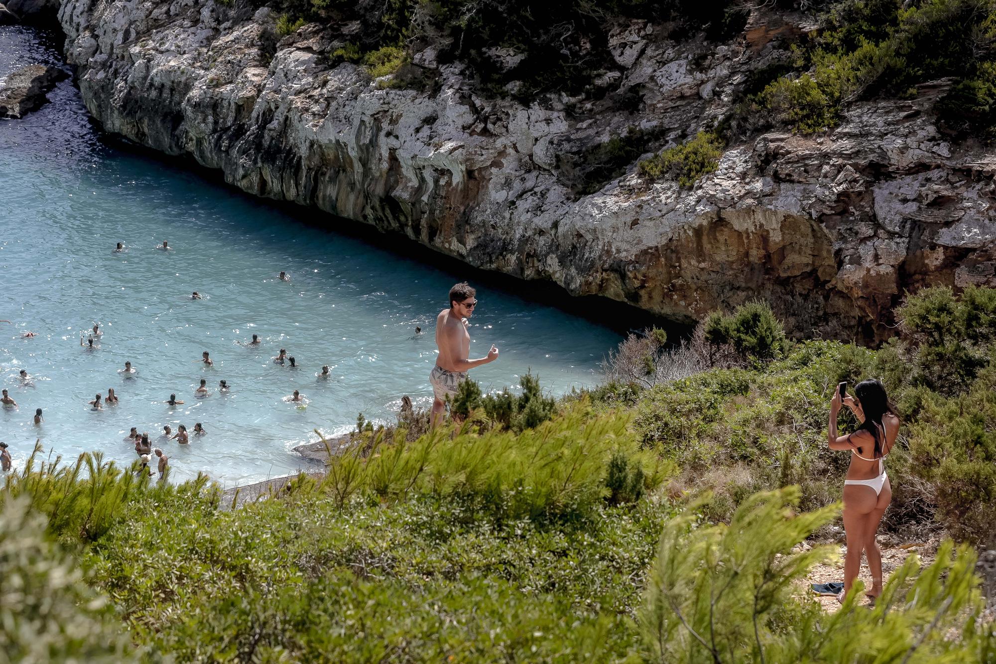 Fotos | El Caló des Moro, saturado de turistas