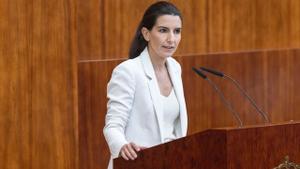 Rocío Monasterio durante el debate para derogar la ley trans de la Comunidad de Madrid. 