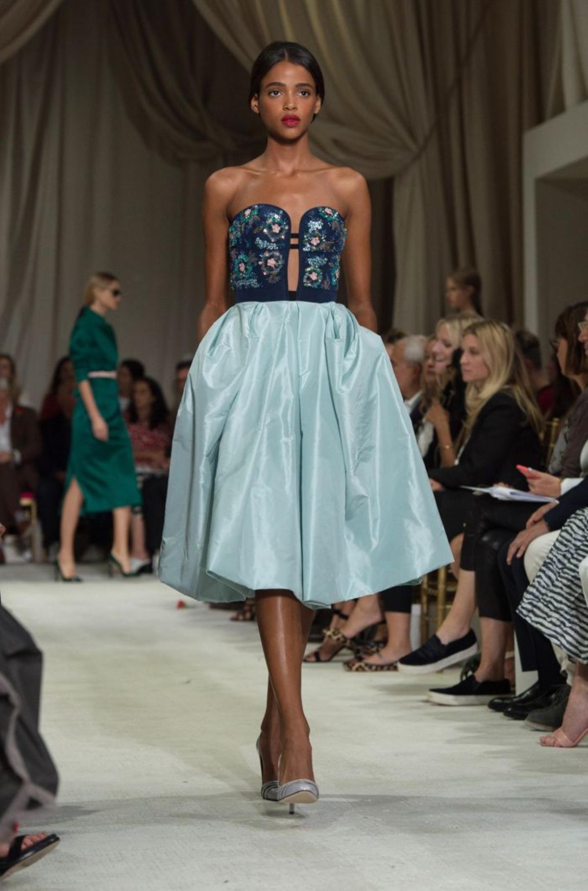 Nueva York Fashion Week: Óscar de la Renta, mini vestido azul