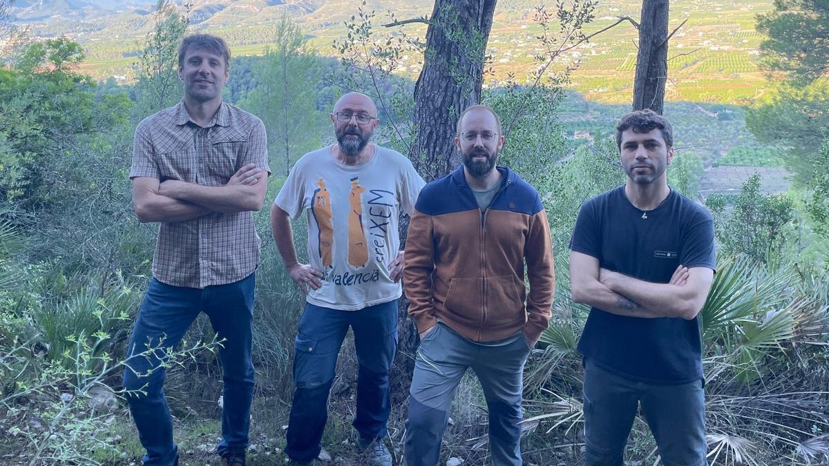 Dani Muñoz, Lluís Molina, Joan Negre y Alfredo Cortell, en un descanso de la investigación.