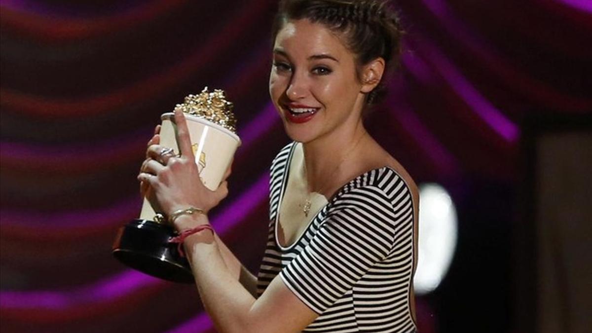 shailene woodley accepts the award for bes150413201051