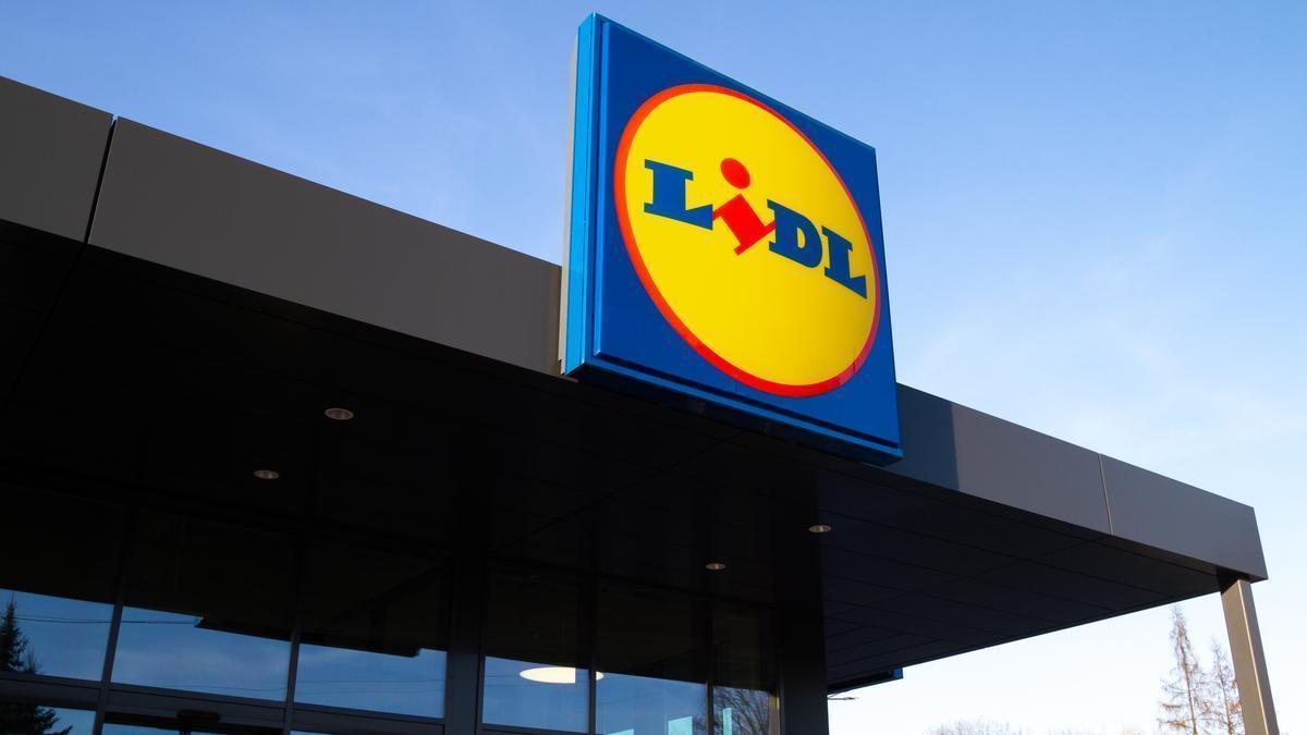 Despídete de la fregona para siempre: el artilugio de Lidl que deja el suelo brillante