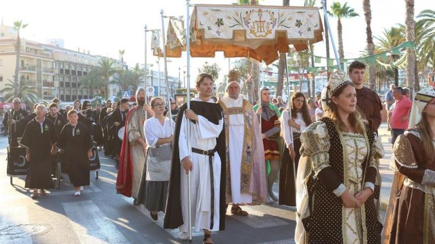 Peñíscola saluda al verano con la recreación histórica del Papa Luna