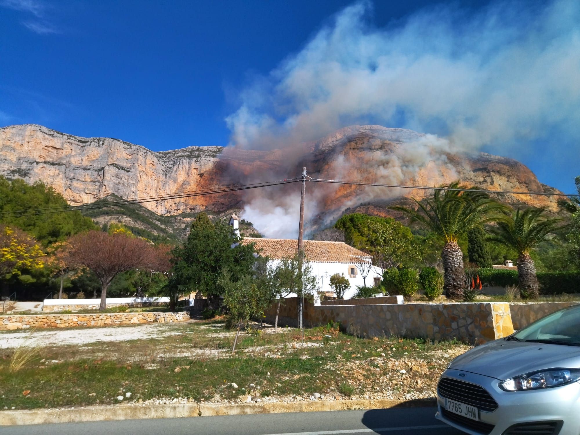 Declarado un incendio forestal en el Montgó