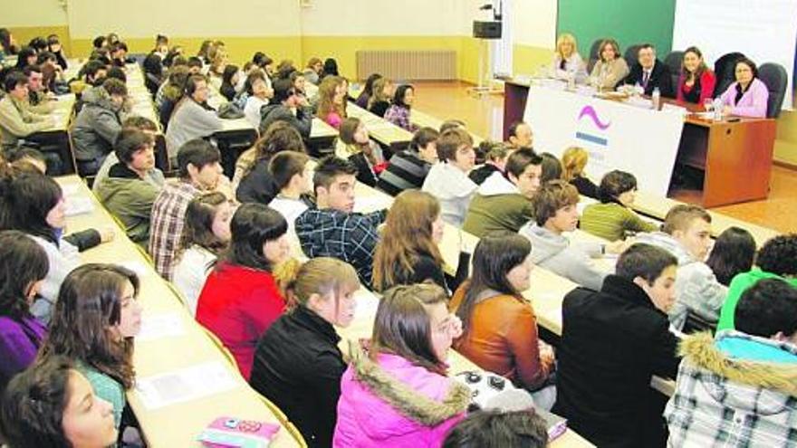 Asistentes a la primera edición del «Girl&#039;s Day» en el campus gijonés.