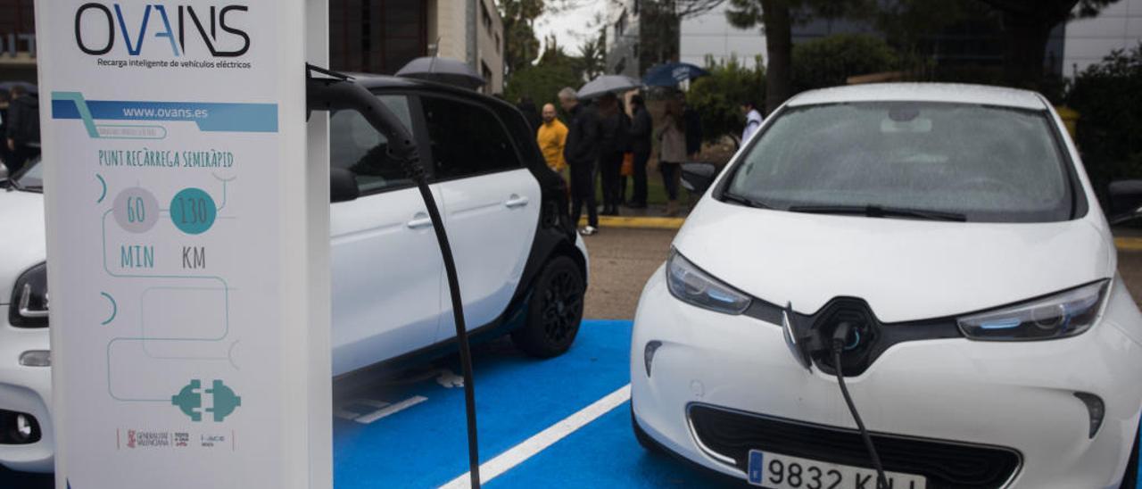 Un punto de recarga eléctrico en el parque tecnológico de Paterna.