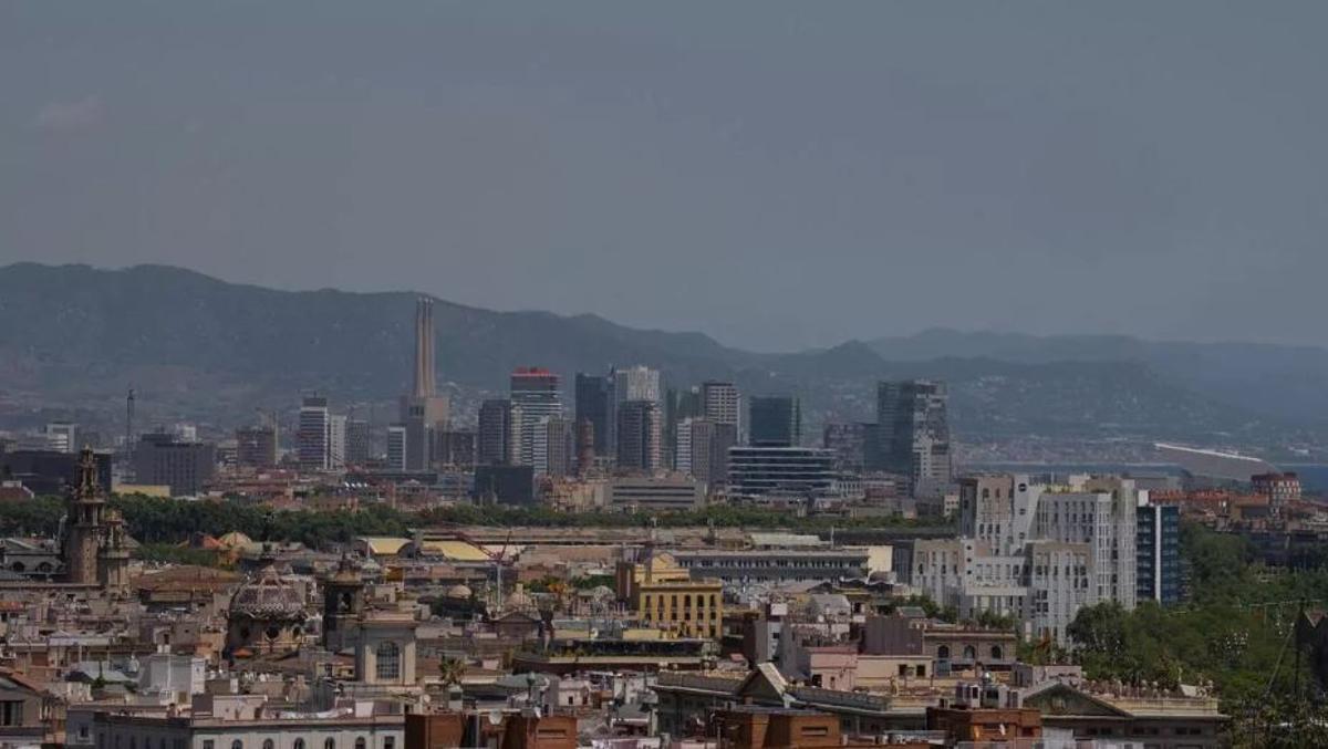 Vista de la ciudad de Barcelona desde uno de los miradores del Poble Sec.