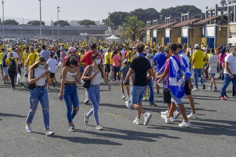 Ambiente durante el derbi en el Estadio de Gran Canaria