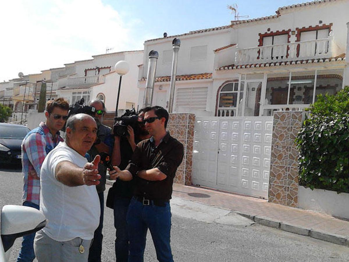 Revuelo entre los vecinos de la urbanización Torrealmendros de Torrevieja donde ha ocurrido el suceso