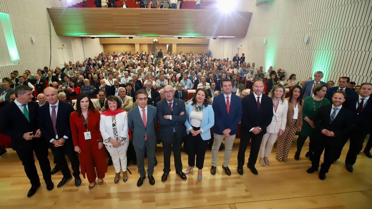 Foto de familia, este miércoles en la inauguración del congreso de Cooperativas Agroalimentarias de Andalucía.