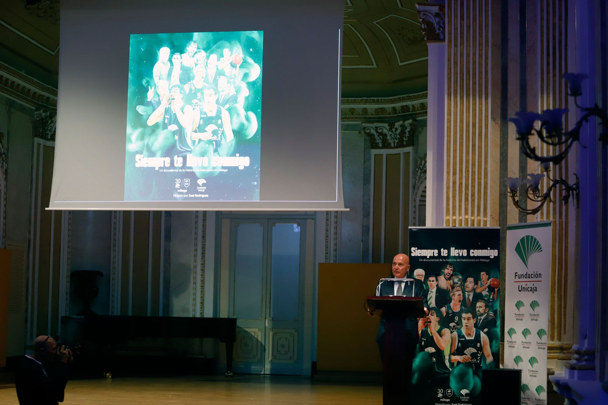 La presentación del documental por los 30 años del Unicaja, en imágenes