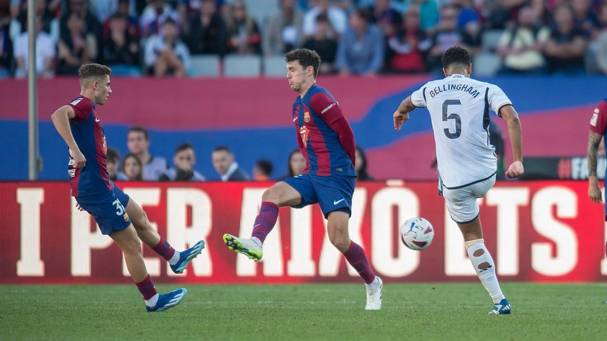 Jude Bellingham firma el disparo que supuso el 1-1 ante Fermín y Christensen en Montjuïc.