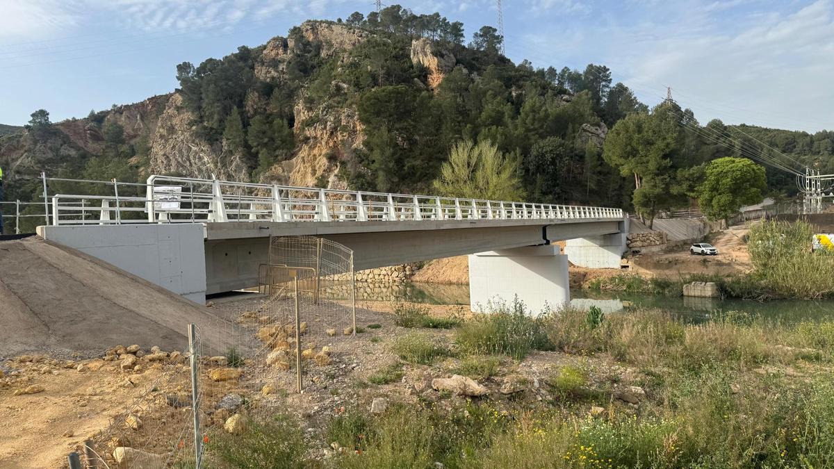 Reconstrucció del pont sobre el riu Túria a Bugarra.