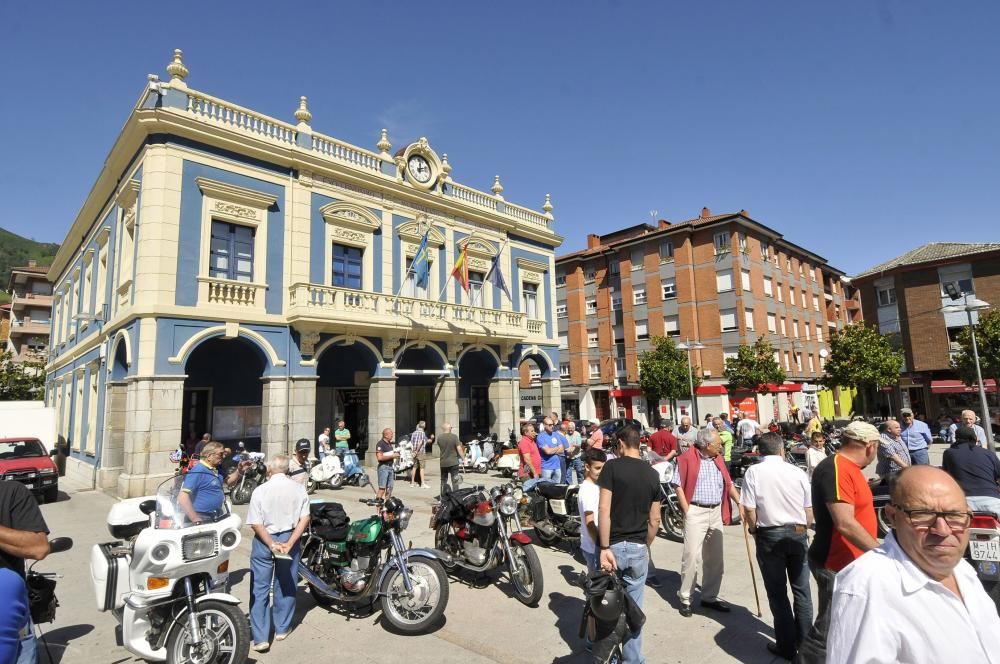 Concentración de motos clásicas en Laviana