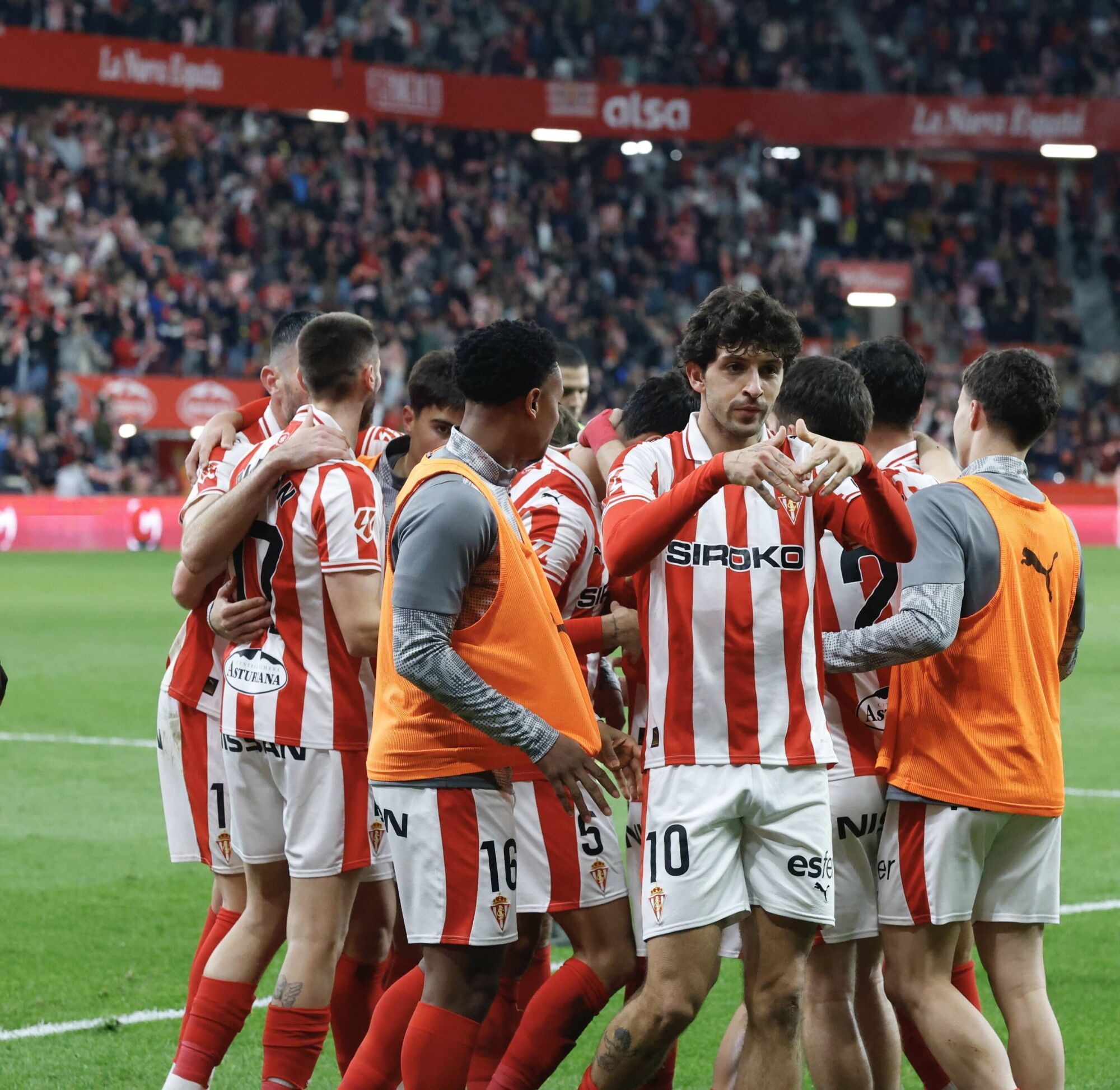EN IMÁGENES: Gran victoria del Sporting contra el Granada en El Molinón