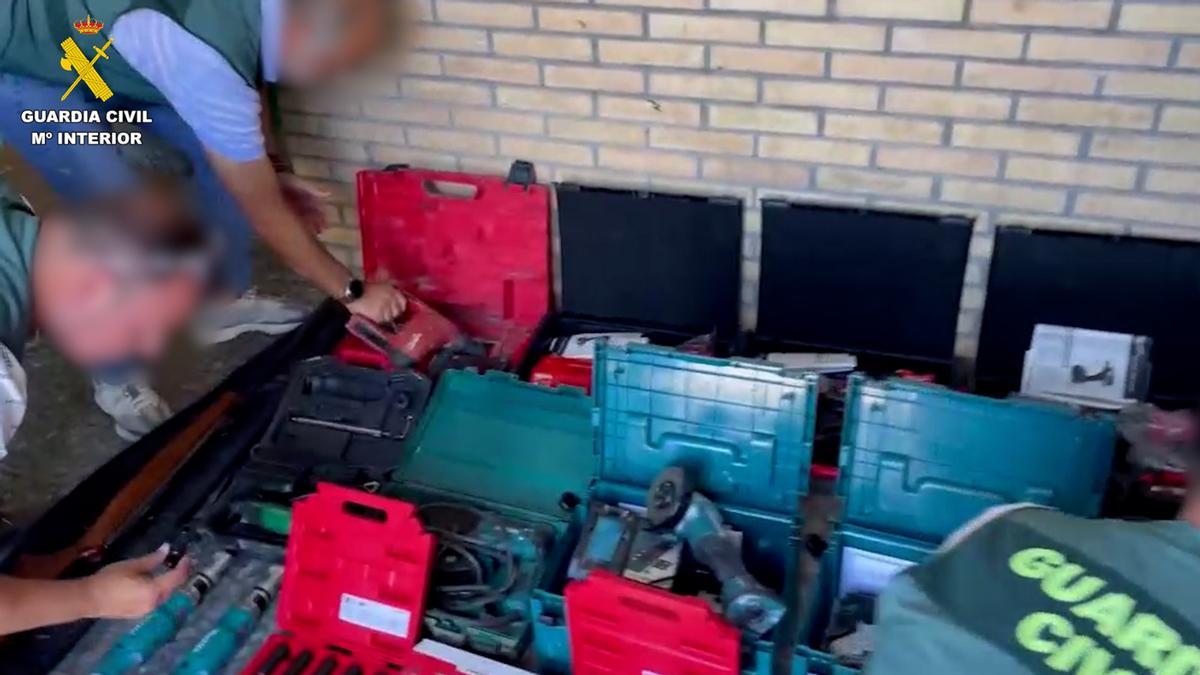 Herramientas incautadas en la operación Alxaraf Hilux de la Guardia Civil
