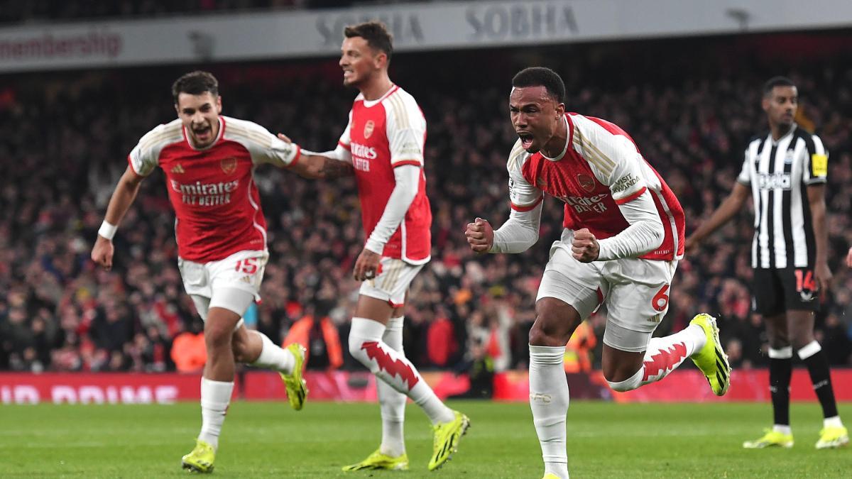 Gabriel celebra el primer tanto del Arsenal ante el Newcastle